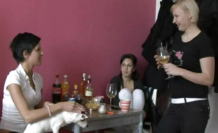 Czech girls drink alcohol in the apartment and are horny!