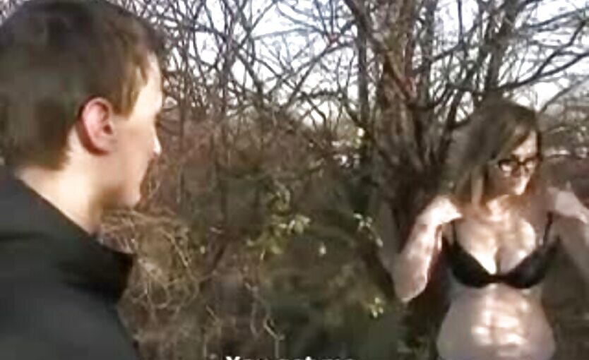 Quick money in the Czech streets 71 – the lady on the street knows how to satisfy